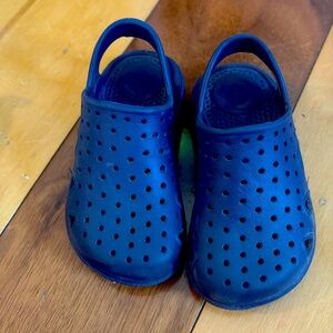 Boys totes croc style